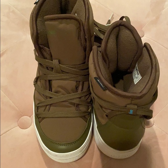 Native Boots - Picture 3 of 6